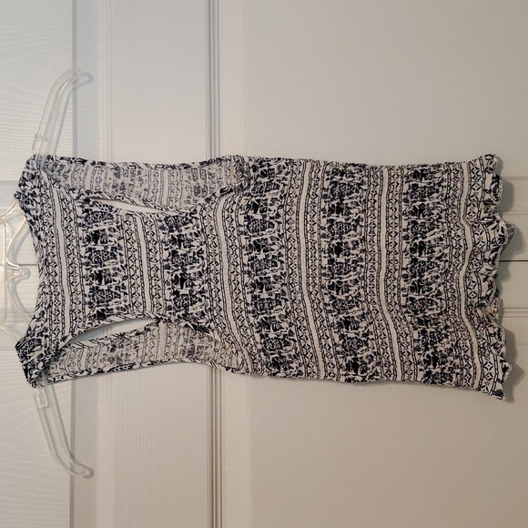 NWOT Floral Print Stretchy Smocked Ruffled Hem Tank Top Size Small - Picture 5 of 7